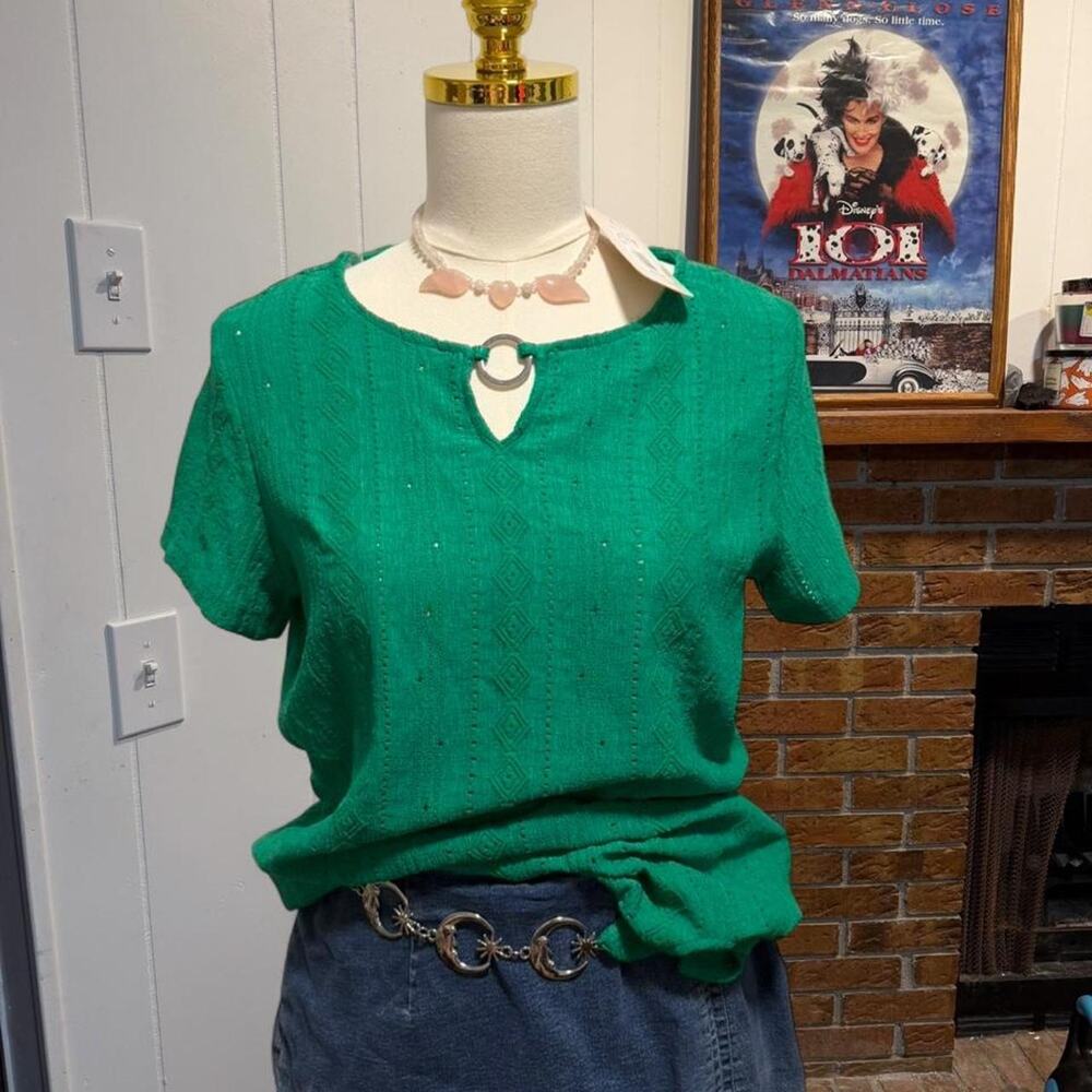 Allison Daley Green short sleeve top with keyhole detail. Size: Small NWT
